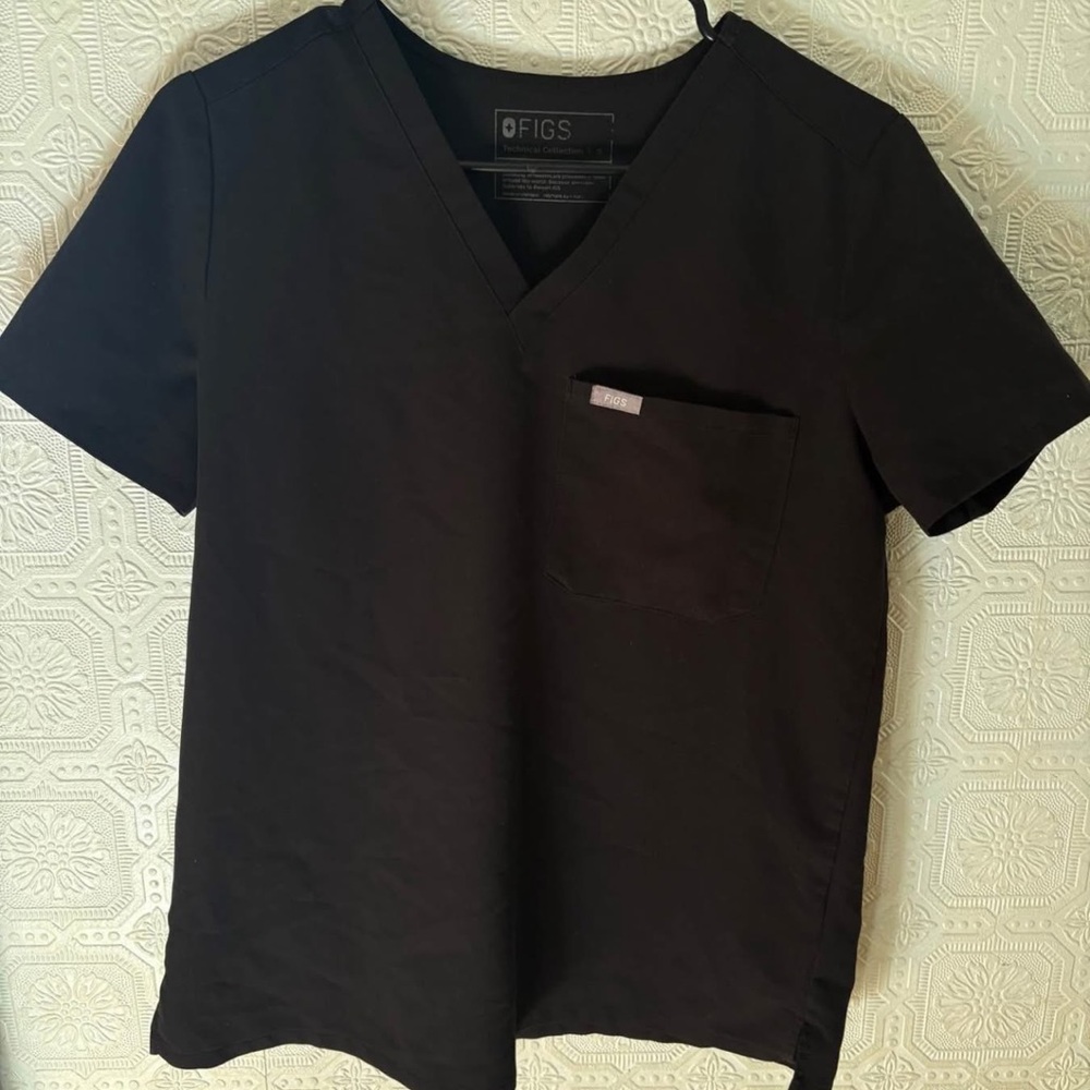 Figs women’s black Catarina scrub top